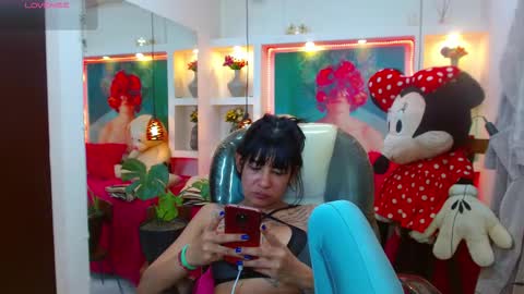 Snapshot of lorenapinto_ chatting on October 28, 2:04 am lore online show from October 28, 2:04 am