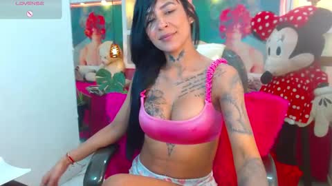 Snapshot of lorenapinto_ chatting on October 28, 2:20 pm lore online show from October 28, 2:20 pm