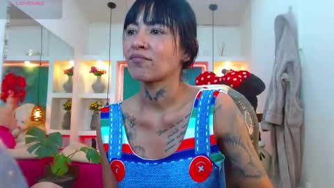 Snapshot of lorenapinto_ chatting on October 29, 2:25 am lore online show from October 29, 2:25 am