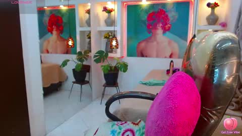 Snapshot of lorenapinto_ chatting on November 7, 4:45 am lore online show from November 7, 4:45 am