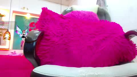 Snapshot of lorenapinto_ chatting on November 14, 1:04 am lore online show from November 14, 1:04 am