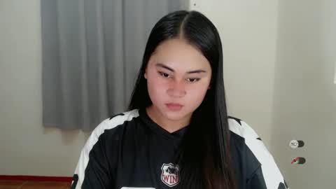 Snapshot of lorenpage_love chatting on December 15, 6:29 am LOREN online show from December 15, 6:29 am