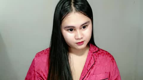 Snapshot of lorenpage_love chatting on January 2, 2:35 pm LOREN online show from January 2, 2:35 pm