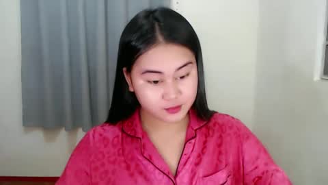 Snapshot of lorenpage_love chatting on January 7, 5:01 am LOREN online show from January 7, 5:01 am