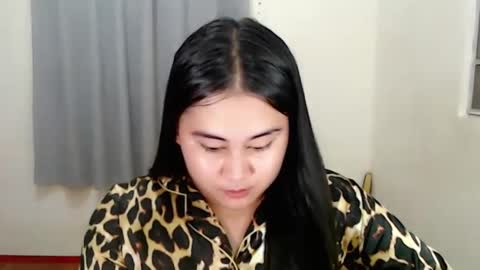 Snapshot of lorenpage_love chatting on January 8, 9:53 am LOREN online show from January 8, 9:53 am