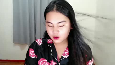 Snapshot of lorenpage_love chatting on January 15, 7:05 am LOREN online show from January 15, 7:05 am