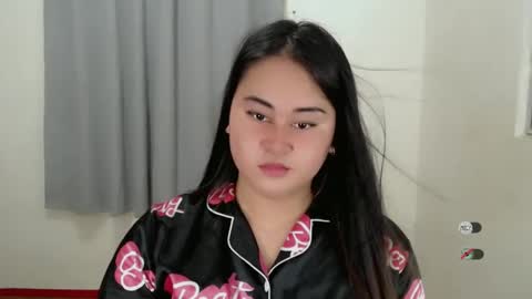 Snapshot of lorenpage_love chatting on January 15, 10:06 am LOREN online show from January 15, 10:06 am