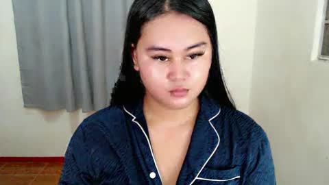 Snapshot of lorenpage_love chatting on February 12, 6:19 am LOREN online show from February 12, 6:19 am