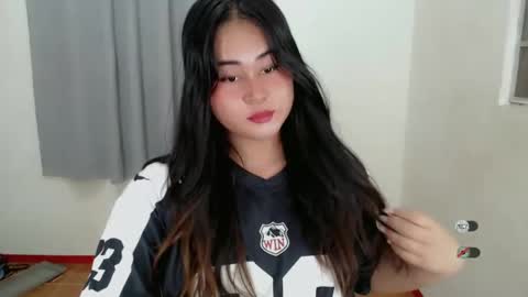 Snapshot of lorenpage_love chatting on March 1, 1:07 pm LOREN online show from March 1, 1:07 pm