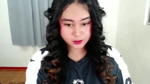 Snapshot of lorenpage_love chatting on March 2, 6:48 am LOREN online show from March 2, 6:48 am