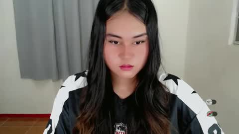 Snapshot of lorenpage_love chatting on March 3, 6:26 am LOREN online show from March 3, 6:26 am