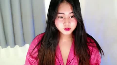 Snapshot of lorenpage_love chatting on March 10, 9:43 am LOREN online show from March 10, 9:43 am