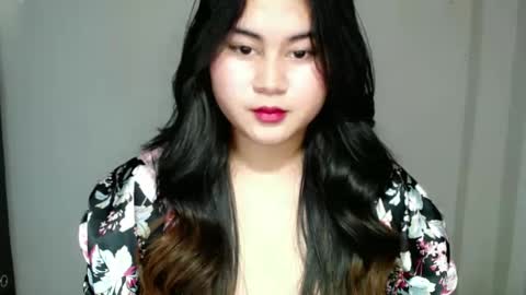 Snapshot of lorenpage_love chatting on March 12, 9:23 am LOREN online show from March 12, 9:23 am