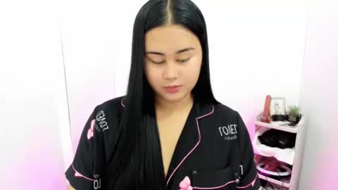 Snapshot of lorenpage_love chatting on October 2, 5:14 am LOREN online show from October 2, 5:14 am