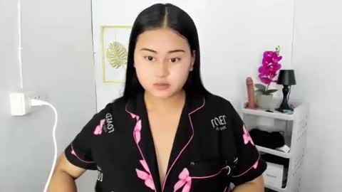 Snapshot of lorenpage_love chatting on October 5, 6:34 am LOREN online show from October 5, 6:34 am