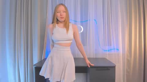 Snapshot of lorenpiyano chatting on December 15, 5:17 pm Lola online show from December 15, 5:17 pm