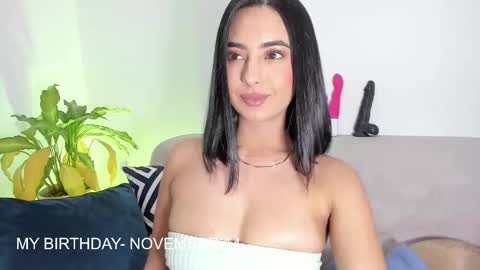 L O R E N online show from November 10, 11:15 pm