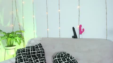 L O R E N online show from April 6, 9:16 pm