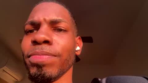 Snapshot of lorenzo17a chatting on December 29, 10:03 pm lorenzo17a online show from December 29, 10:03 pm