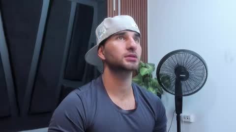  L O R E N Z O  Thumbs Up help  online show from November 11, 5:24 pm