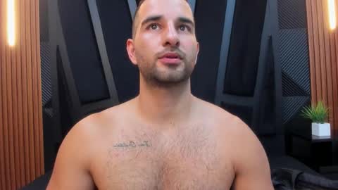  L O R E N Z O  Thumbs Up help  online show from November 26, 5:14 pm