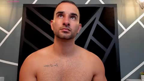  L O R E N Z O  Thumbs Up help  online show from December 15, 6:01 pm