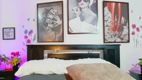 loretahorny online show from March 25, 1:39 pm