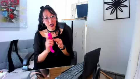 loretta_fraser online show from May 26, 1:07 pm