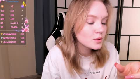 Snapshot of lorettacarnley chatting on January 31, 1:22 am Alice online show from January 31, 1:22 am