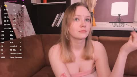 Snapshot of lorettacarnley chatting on March 2, 10:27 pm Alice online show from March 2, 10:27 pm