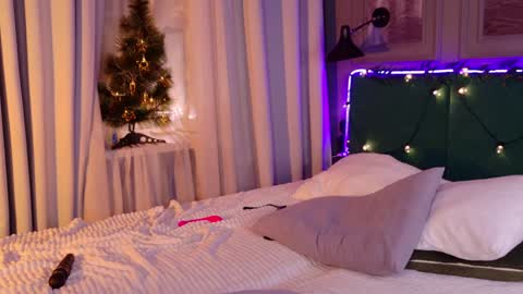 Snapshot of lori_mason chatting on December 19, 11:03 pm Lori online show from December 19, 11:03 pm