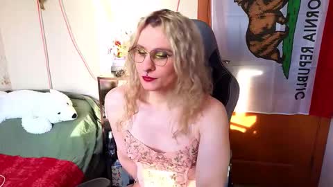 Lori -----------------------------------    online show from February 21, 1:12 pm