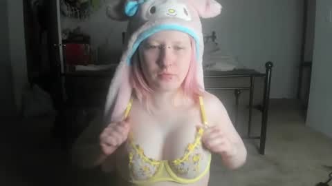 Snapshot of loricritter2 chatting on March 4, 1:12 am Lori Critter online show from March 4, 1:12 am