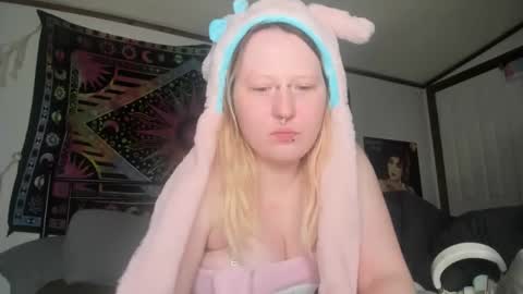 Snapshot of loricritter2 chatting on December 18, 1:11 am Lori Critter online show from December 18, 1:11 am