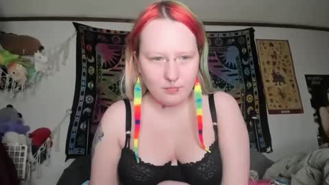 Snapshot of loricritter2 chatting on January 18, 11:41 pm Lori Critter online show from January 18, 11:41 pm