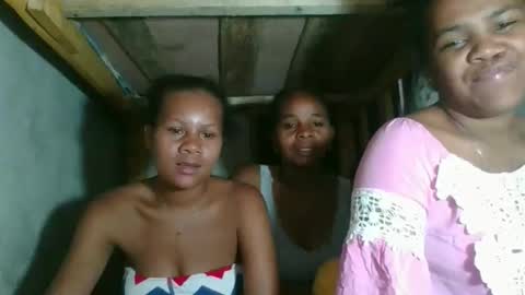 lorienne98 online show from May 16, 6:21 am