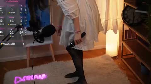 Snapshot of lornafletcher chatting on September 17, 8:32 pm Ivy online show from September 17, 8:32 pm