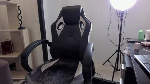 Snapshot of lorrainehunter chatting on February 23, 12:57 pm Lorraine online show from February 23, 12:57 pm