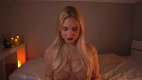 Snapshot of lorrie_love_story chatting on May 10, 11:37 am Lorrie online show from May 10, 11:37 am