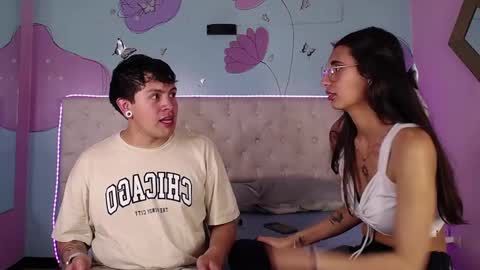 Snapshot of los_inquietos chatting on December 18, 8:26 pm Los inquietos online show from December 18, 8:26 pm