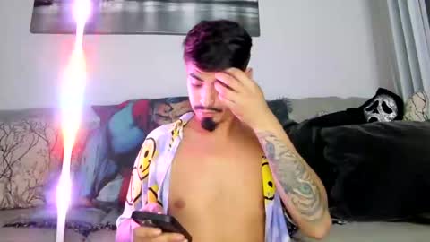 Snapshot of losrompecamera chatting on November 12, 8:04 am LosRompeCamera online show from November 12, 8:04 am