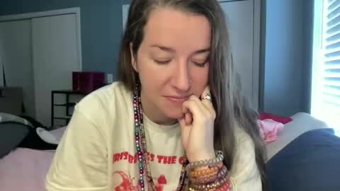 lothlori online show from February 19, 2:24 pm