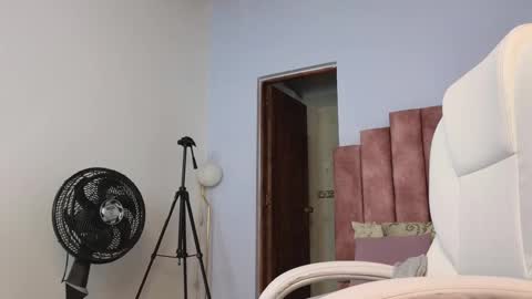  Lou Rosse  online show from February 11, 8:31 pm