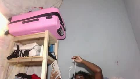 Snapshot of louane98 chatting on February 8, 7:06 pm louane98 online show from February 8, 7:06 pm