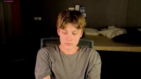 Snapshot of louie_evans chatting on October 12, 8:08 pm louie_evans online show from October 12, 8:08 pm