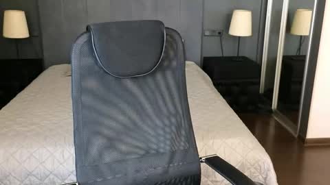 Snapshot of louie_evans chatting on October 28, 8:55 pm louie_evans online show from October 28, 8:55 pm