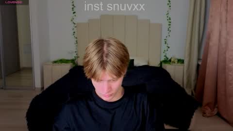 Snapshot of louie_evans chatting on October 29, 9:05 pm louie_evans online show from October 29, 9:05 pm