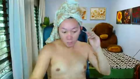 Snapshot of louie_sexy chatting on June 24, 3:27 am Cathy online show from June 24, 3:27 am