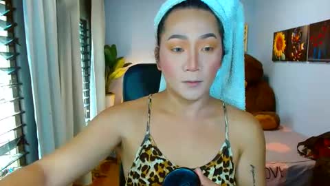 Snapshot of louie_sexy chatting on July 7, 6:47 am Cathy online show from July 7, 6:47 am