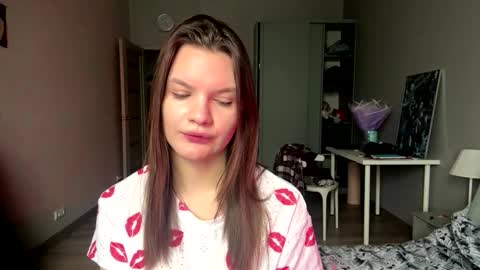 Snapshot of louiehomza chatting on December 1, 9:25 am Alina online show from December 1, 9:25 am